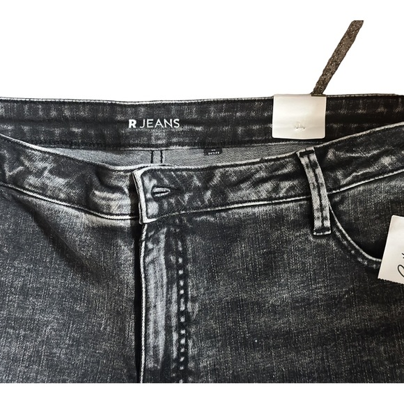 BNWT-Women’s size 36 Reitmans Jeans Petite - Picture 2 of 3